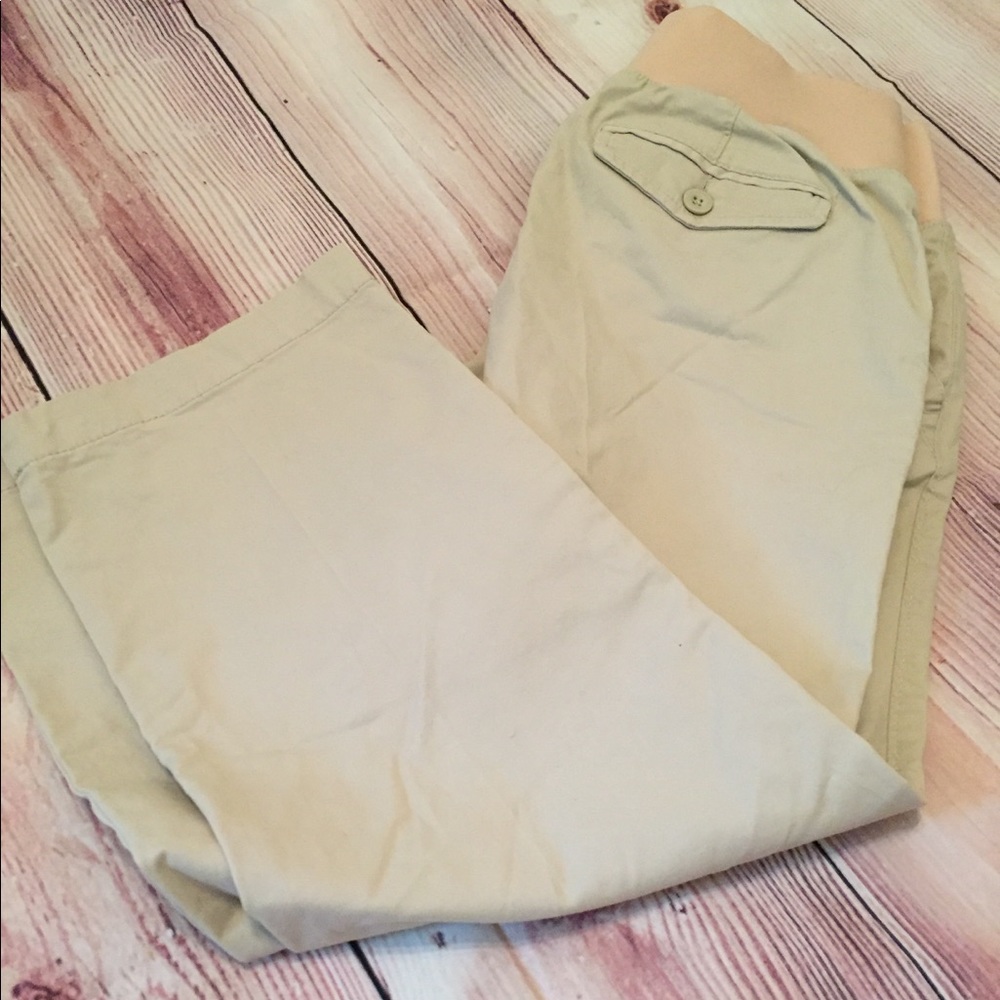 Old Navy Maternity Khaki Capri Pants 🤰🏼